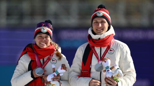 Stříbrná Carina Edlingerová s vodičem Alexandrem Paťavou