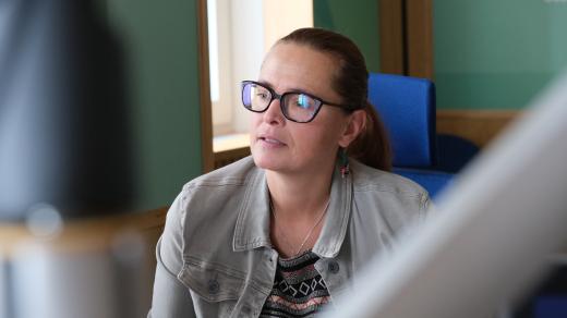 Hedvika Voncová ve studiu Českého rozhlasu Hradec Králové