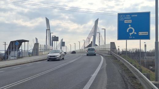 Silničáři zavírají Skřečoňský most v Bohumíně