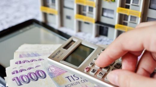 Asi čtvrtina domácností platí za bydlení přes 40 % příjmů. Jak si poradit v době rostoucích nákladů?