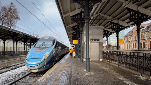 Vůz ED250, takzvané polské Pendolino, na nádraží v Gdaňsku