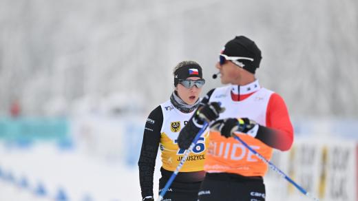 Česká parasportovkyně Simona Bubeníčková a její trasér
