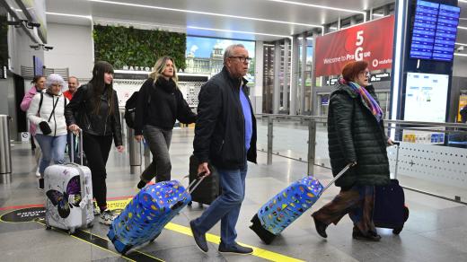Na ruzyňském Letišti Václava Havla Praha přistálo po 2.00 ráno první letadlo s českými turisty z Blízkého východu