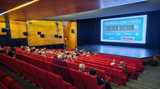 Slavit narozeniny Zdeňka Svěráka přišlo v Humpolci přes sto lidí