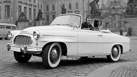Škoda 450 a Charlotte Sheffield, Miss USA. Reklamní fotografie Viléma Heckela z roku 1957