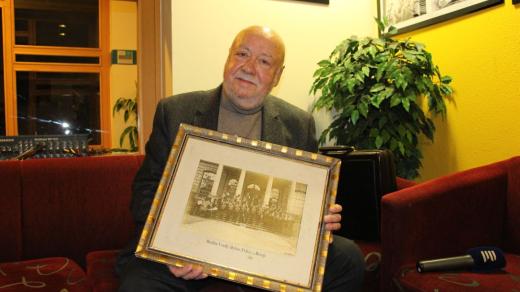 Hudebník Václav Hybš ve radiokavárně Českého rozhlasu Hradec Králové