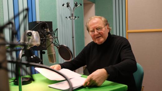 Jan Vlasák ve studiu Českého rozhlasu Hradec Králové