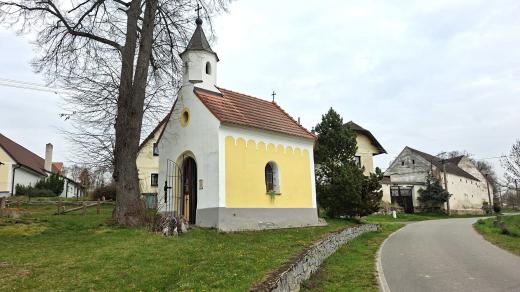 Kaple Nejsvětější Trojice ve vesnici Čeraz na Táborsku