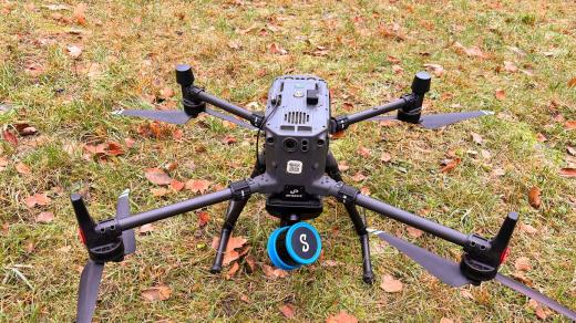 Dron ze vzduchu mapuje terén pomocí technologie LIDAR