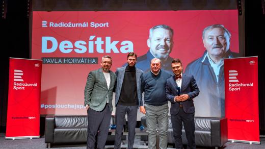 Pavel Horváth, Lukáš Vorlický, Antonín Panenka a moderátor Jan Pěruška při talkshow v Brně