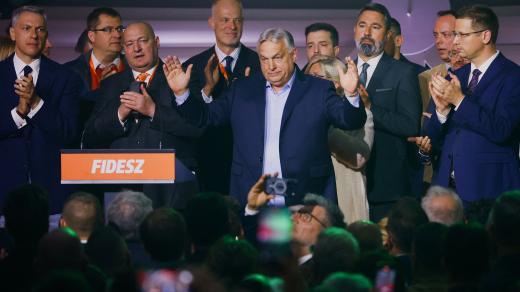 Viktor Orbán poděkoval voličům a uznal porážku v parlamentních volbách.
