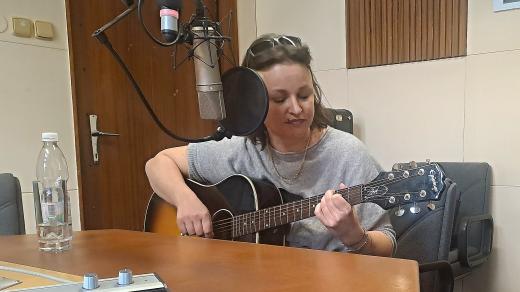 Petra Adamcová ve studiu Českého rozhlasu Sever