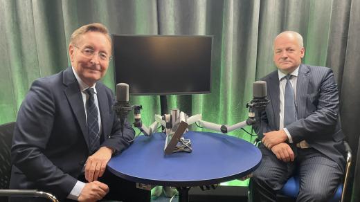 Profesor Petr Arenberger a profesor Roman Prymula