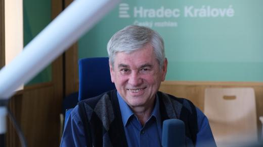 Petr Bradna ve studiu Českého rozhlasu Hradec Králové
