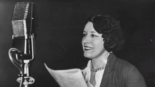 RADIOSTOPY. Ženský hlas prvorepublikového éteru. Jak se z „uši drásajícího“ zvuku stal nástroj ženské emancipace