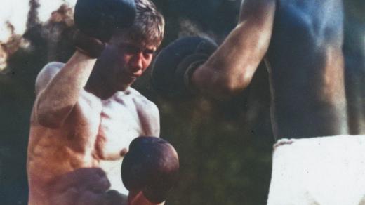 Boxer František Nekolný na hrách v Amsterdamu (1928, digitálně kolorováno)
