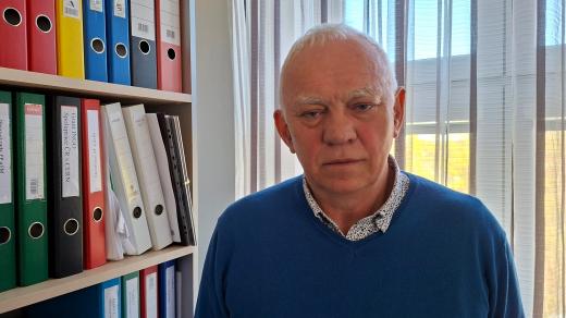 Miroslav Šulc dnes vyučuje fyziku na Technické univerzitě v Liberci, v roce 1986 ale pracoval v Monokrystalech Turnov