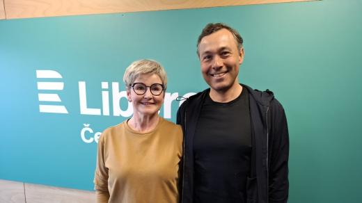 Setkání u mikrofonu - Marcela Augustová a Leon Jakimič, majitel firmy Lasvit