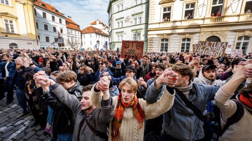 Demonstrace Stojíme za kulturou!, kterou svolali studenti uměleckých vysokých škol jako protest proti plánovaným škrtům v rozpočtu ministerstva kultury