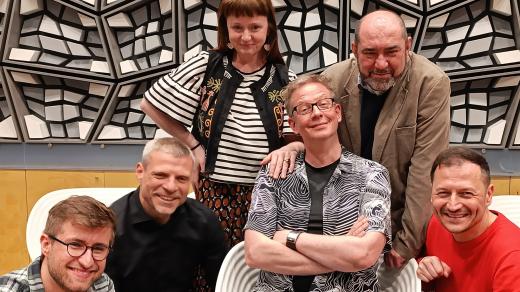 Michal Horák, Tomáš Šebek, Marie Doležalová, Miroslav Hlaučo a Vojtěch Bernatský v Toboganu Aleše Cibulky