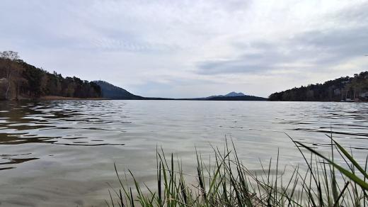 Máchovo jezero - Velký rybník - pod hradem Bezděz