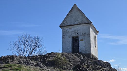 Vrch Zebín s kapličkou sv. Maří Magdaleny