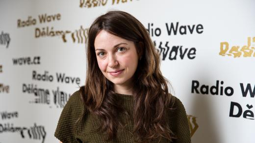 Dospívající odemknou svůj telefon 105krát denně. Tlak skrz svoje aplikace vytvářejí i samy školy