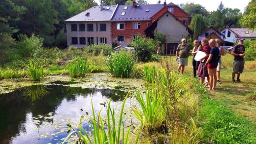 Ekopedagog Pavel Svělík vybudoval v nádherné krajině Podorlicka unikátní ekocentrum Krupárna