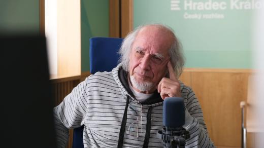 Lubomír Lichý ve studiu Českého rozhlasu Hradec Králové