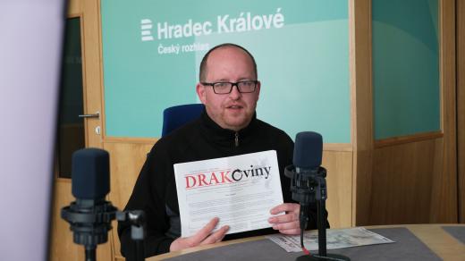 Pavel Zahradník ve studiu Českého rozhlasu Hradec Králové