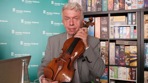 Jaroslav Svěcený v rozhlasové kavárně