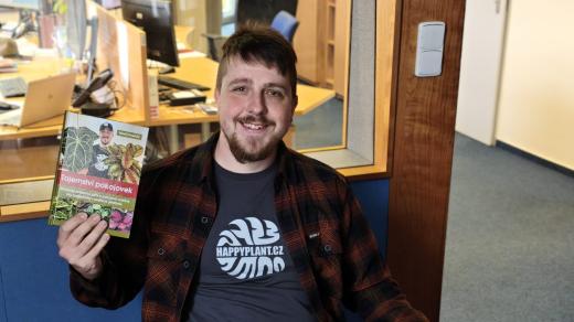 Matěj Hradský představuje svou knihu o pokojových rostlinách a zve na prodejní výstavu v Karlových Varech