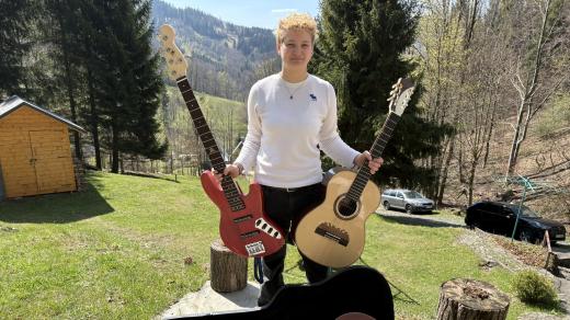 Markéta Zbořilová a kytary její výroby