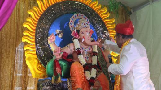 Vodník, mumie nebo bůh se sloní hlavou. Miliony Asiatů jim věří víc než svým bohům