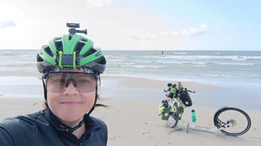 Na pláži u polské obce Jantar - k moři v Polsku 940 km za 9 dní