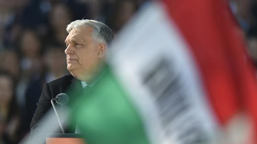 Maďarský premiér Viktor Orbán na předvolebním shromáždění, 15. 3. 2026