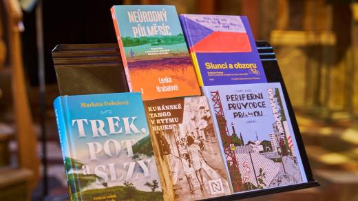 Pět finalistů v anketě Cestopis roku 2025