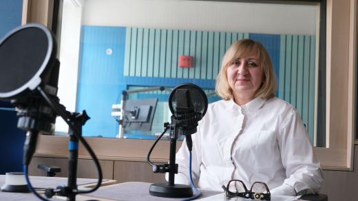 Ivana Lánová ve studiu Českého rozhlasu Hradec Králové