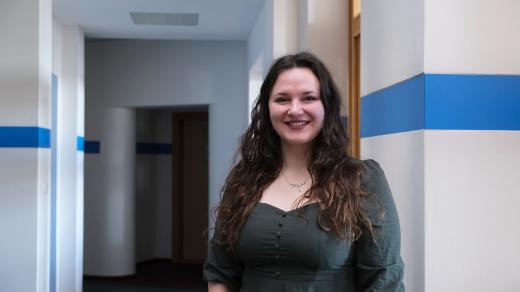 Linda Endrychová ve studiu Českého rozhlasu Hradec Králové