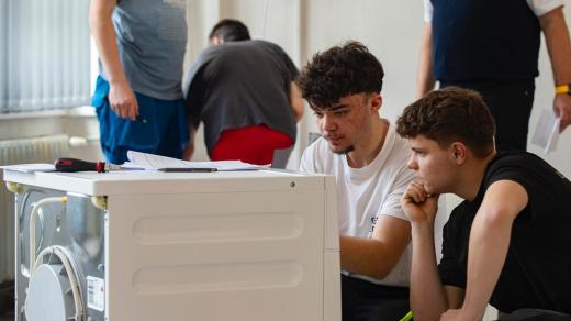 Studenti opraváři soutěžili v Chomutově