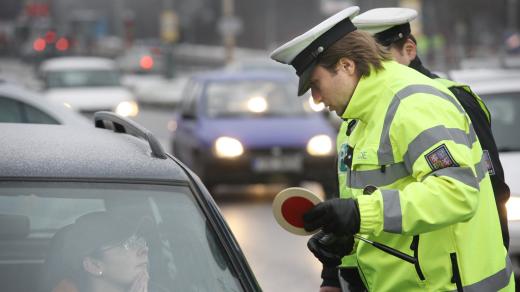 Dopravní policie při kontrole řidičů (ilustrační foto)