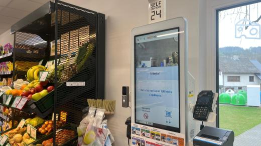 Lidé si také mohou vyzvednout QR kód oproti podpisu na své jméno na obecním úřadě v Brníčku