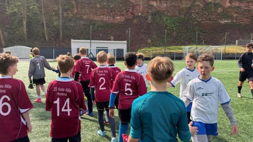 Na hřišti poměřily v úvodním okresním kole své síly stovky malých sportovců z 24 škol