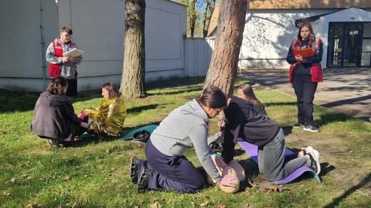 Oblastní spolek Českého červeného kříže pořádá v areálu českobudějovického výstaviště soutěž pro mladé zdravotníky