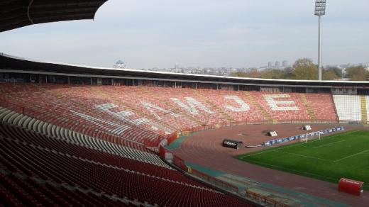 Branka před severní tribunou, na kterou se ve finále ME 1976 kopaly penalty