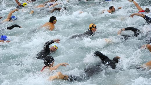 triatlon, sportovci, plavci