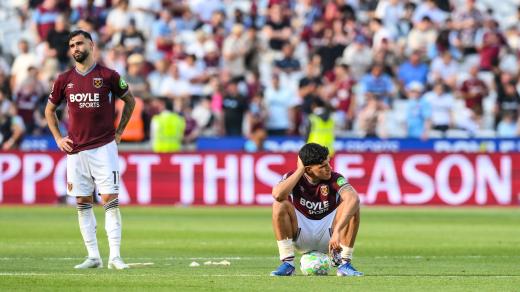 Ve West Hamu je smutno. Tradiční klub po 14 sezonách opouští Premier League