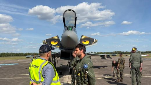 Na letišti v Hradci Králové před Aviatickou poutí přistály první Eurofightery Typhoon