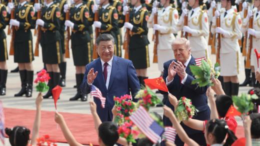 Americký prezident Donald Trump se na oficiální návštěvě Číny sešel s prezidentem Si Ťin-pchingem