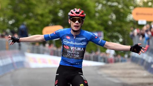 Dánský cyklista Jonas Vingegaard ovládl 9. etapu Gira d'Italia